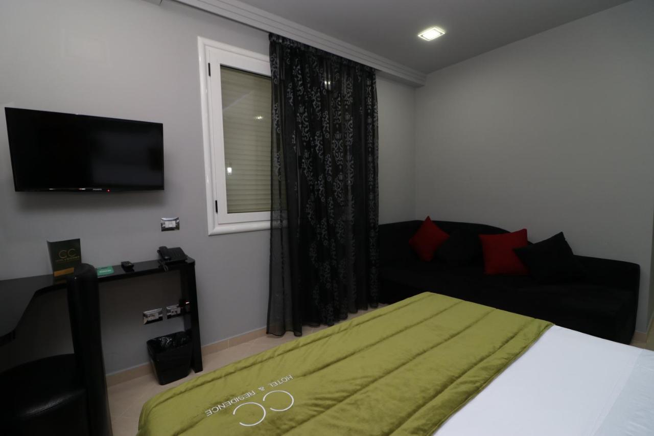 Cc & Hotell *