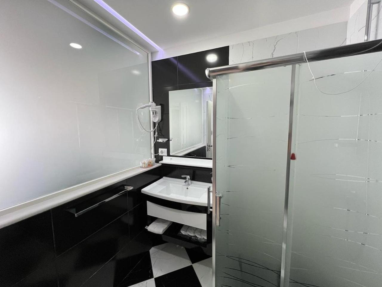 Hotell Cc & *