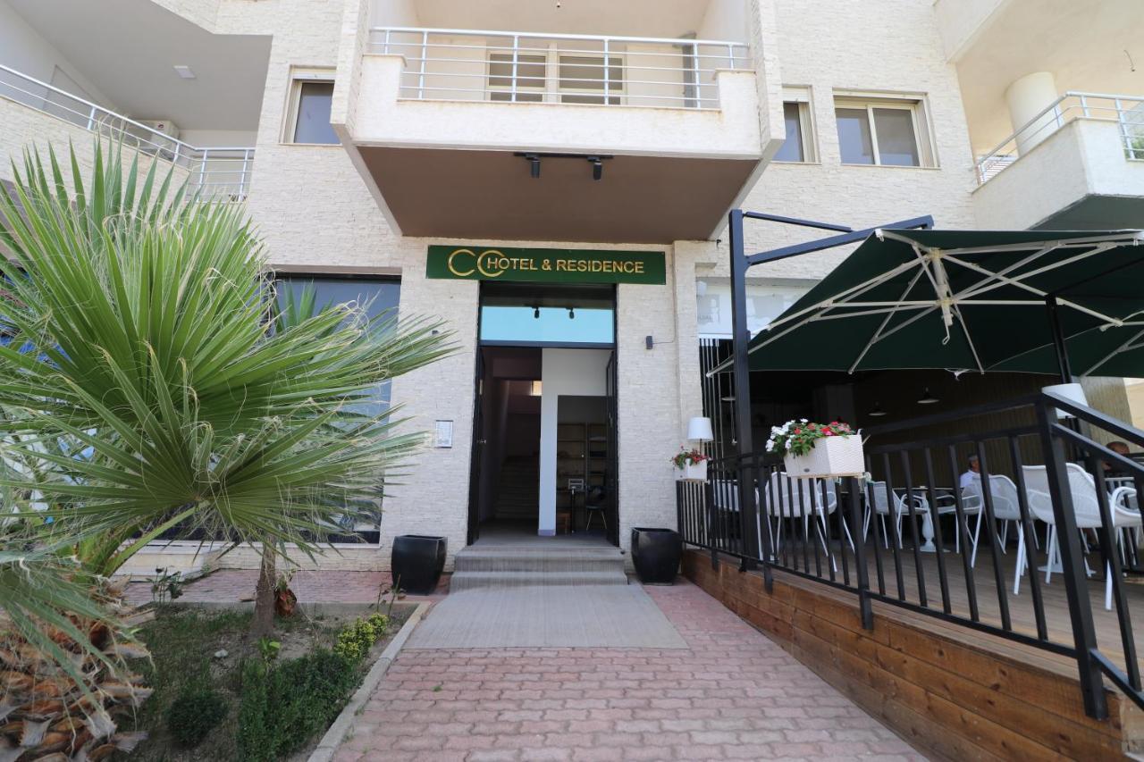 Hotel Cc & *