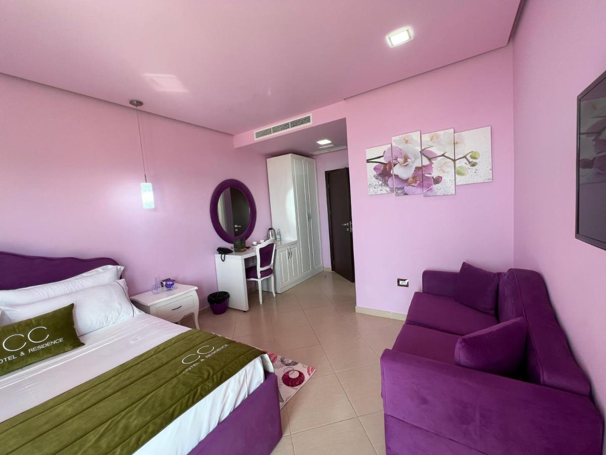 Hotel Cc & *