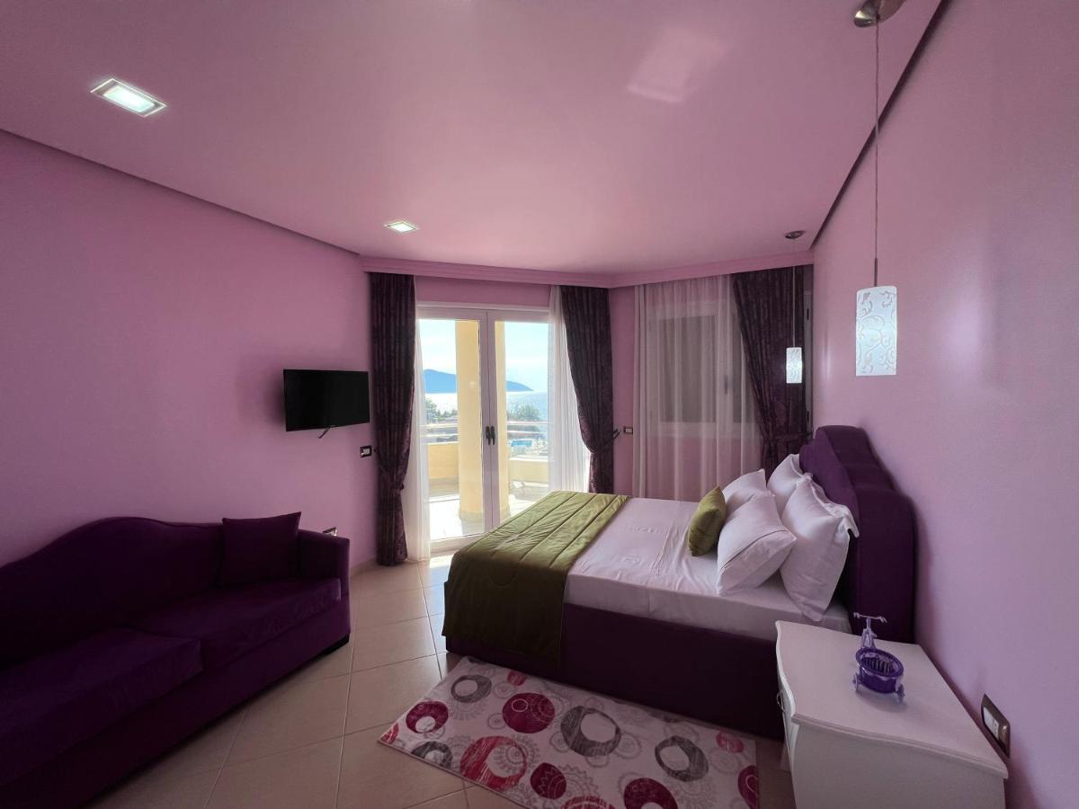 Hotel Cc & *