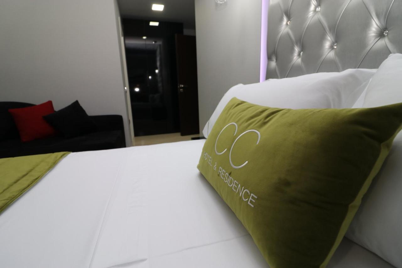 Hotel Cc & *