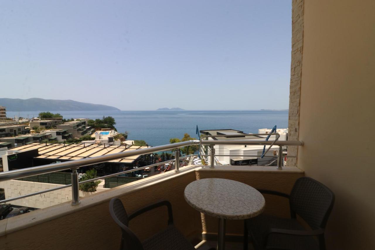 Hotel Cc & *