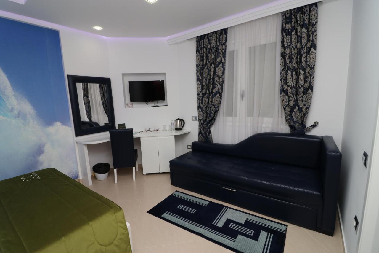 Hotel Cc & Vlorë