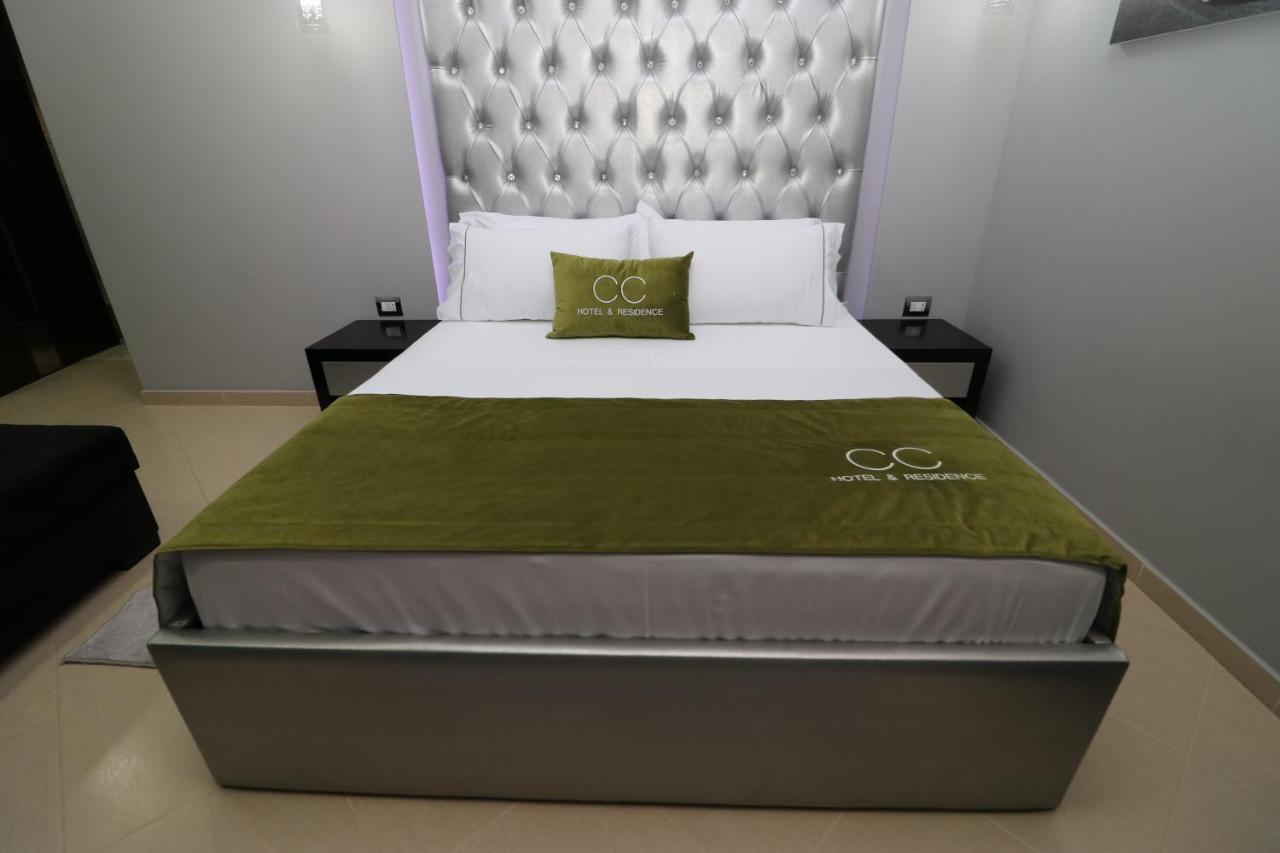 Hotel Cc & *